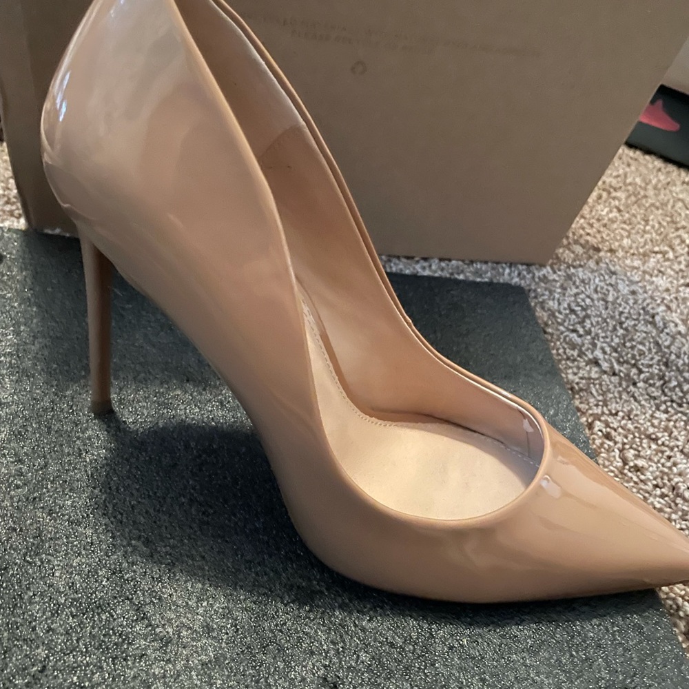 NWOB STEVE MADDEN PUMPS